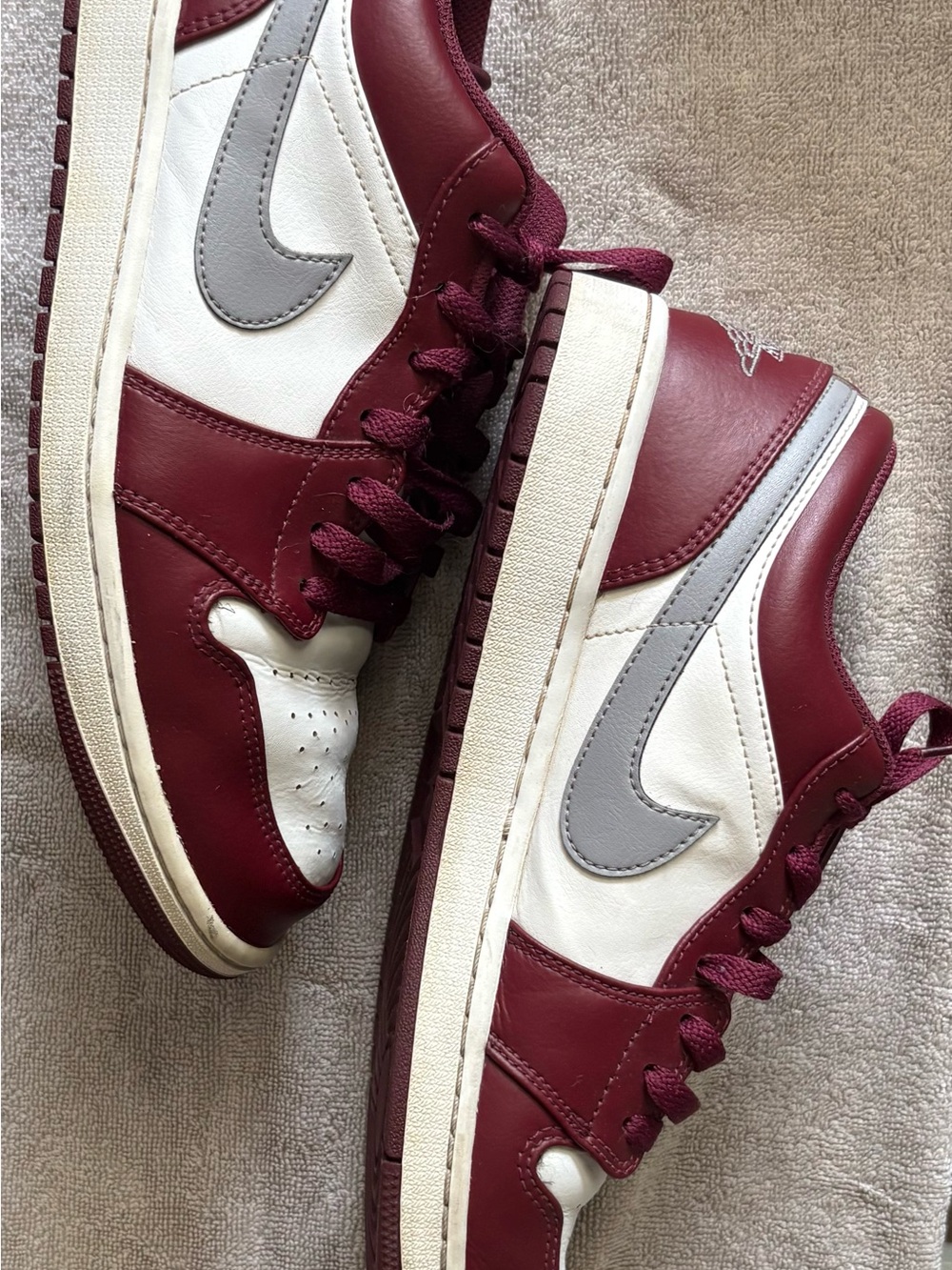 Nike Jordan 1 low Size 12 Men’s Burgundy Cherry